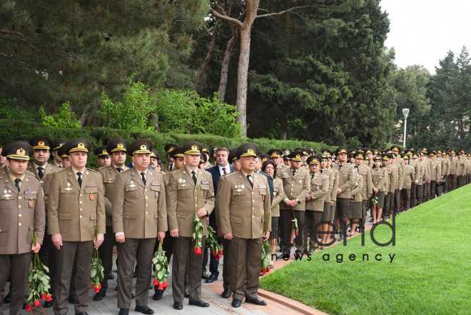 Представители общественности страны чтят светлую память великого лидера Гейдара Алиева.Азербайджан Баку 10 мая 2023

